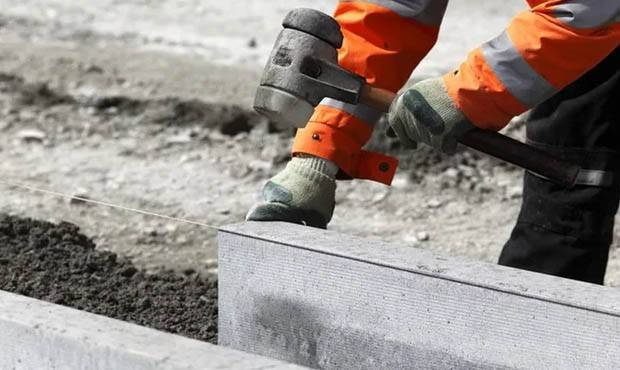 Московские власти дозакупят бетонные бордюры на 16 млрд рублей «ради экономии»
