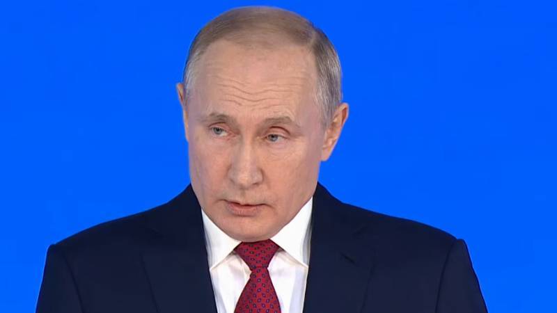 Путин пообещал врачам доплату до 80 тысяч рублей за работу в условиях COVID-19