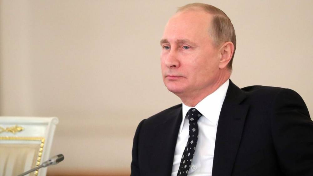 Путин призвал губернаторов не действовать в борьбе с коронавирусом по единому шаблону