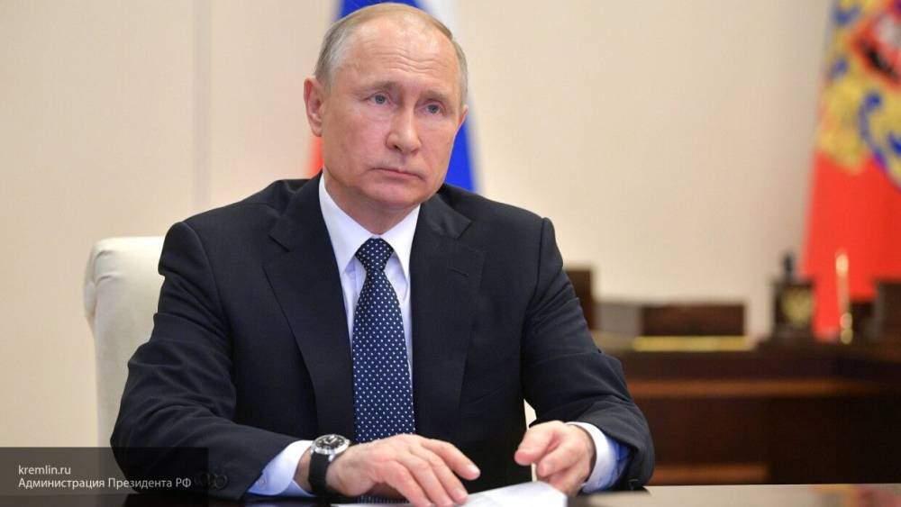 Путин призвал строго выполнять рекомендации врачей во время пандемии COVID-19