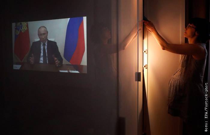 Путин призвал россиян выдержать испытания самоизоляции, так как "выбора сейчас нет"