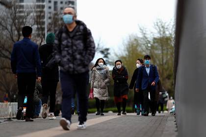 Китайский город закрыли на карантин из-за завезенного из России коронавируса