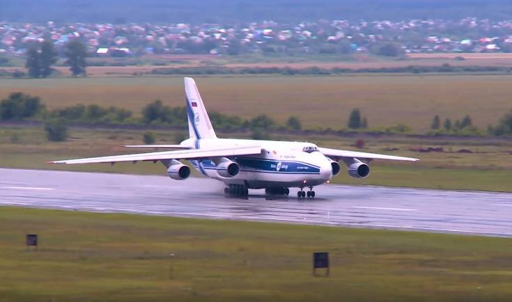Российский Ан-124 доставил в Польшу средства самозащиты от коронавируса