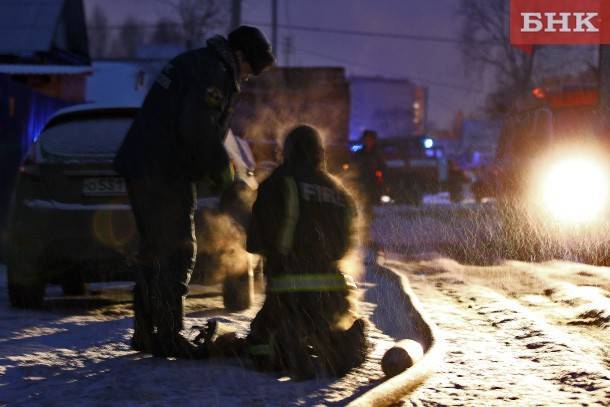 Пожар в жилом доме в Сыктывкаре ликвидирован