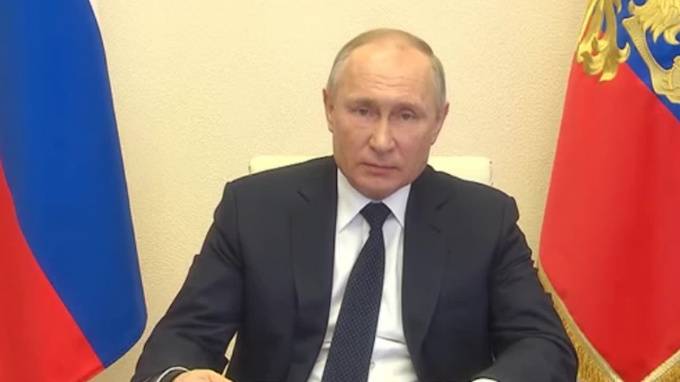 Путин предложил помощь компаниям, сохранившим сотрудников