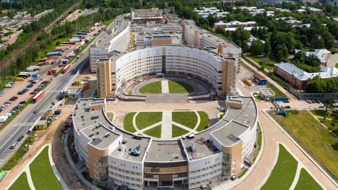 В Петербурге больных коронавирусом стали принимать четыре стационара