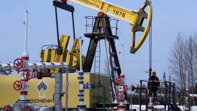 Россия согласилась сократить добычу нефти пропорционально