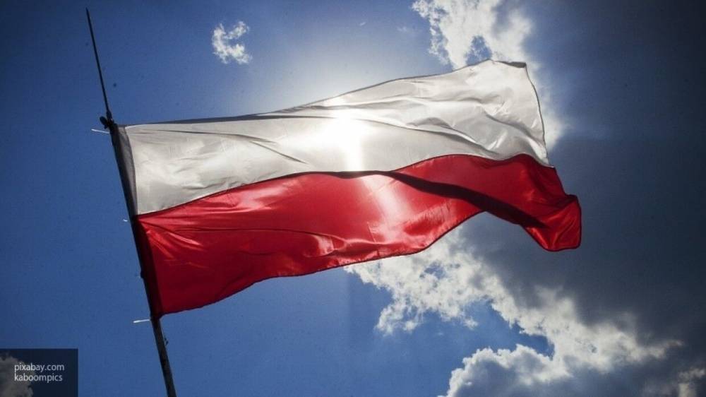 Мэр Варшавы обвинил кабмин Польши в фейках о количестве смертей от коронавируса