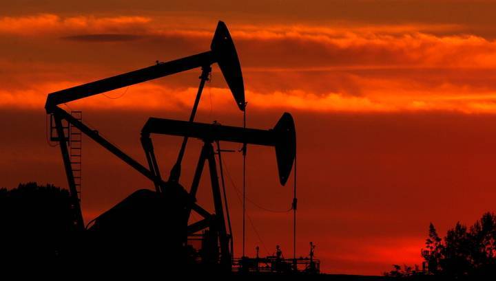 Нефть дорожает в ожидании сделки ОПЕК+