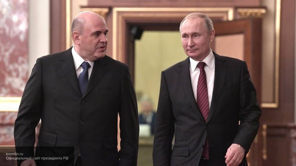 Путин поручил Мишустину наладить работу по возвращению россиян из-за рубежа