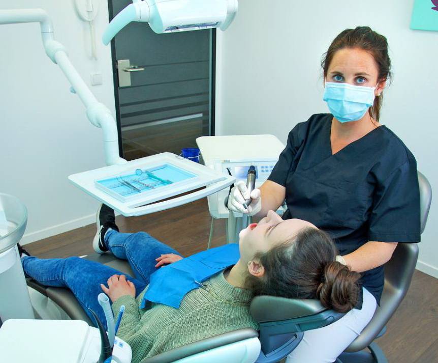 Максимум два пациента в день: стоматологические клиники в Германии на грани банкротства