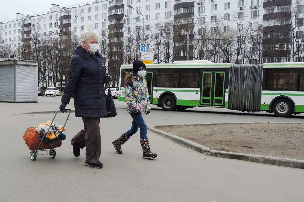 Половина новых заболевших в Москве моложе 45 лет