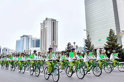 В Туркмении во время пандемии провели массовый велопробег в честь дня здоровья