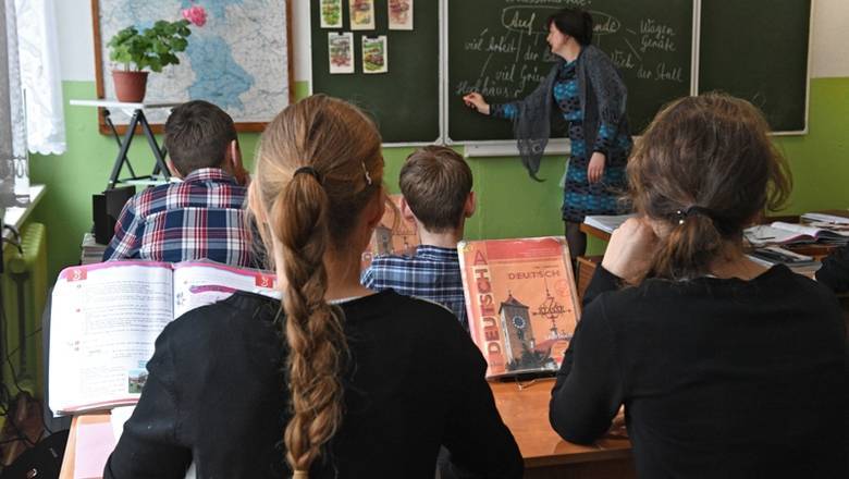Школы Хабаровска досрочно завершили учебный год