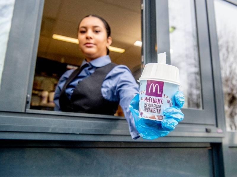 Глава McDonald’s вдвое уменьшил свою зарплату из-за ситуации с пандемией