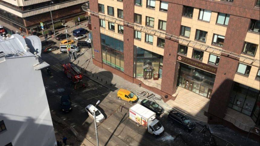 Несовершеннолетняя девочка пострадала при взрыве в здании в центре Москвы
