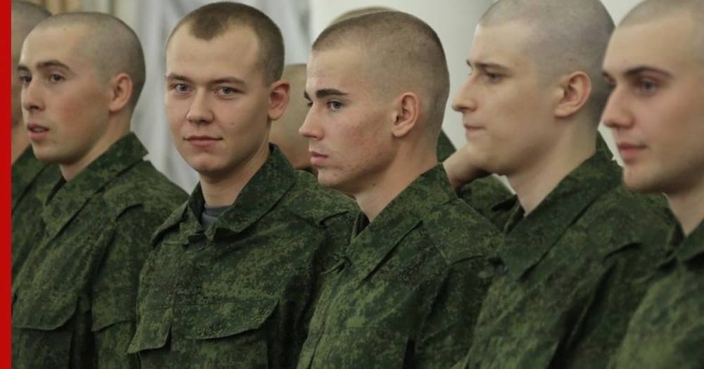 Выпускников российских школ освободили от весеннего призыва