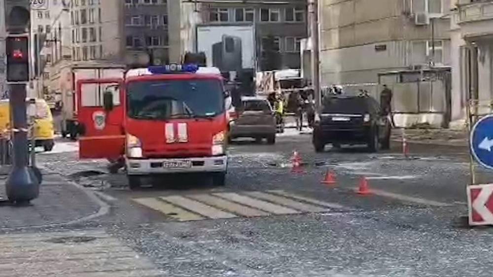 Очевидцы сообщают о взрыве у посольства Словакии в Москве.