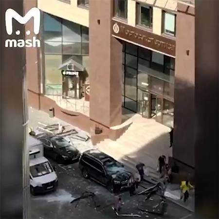 СМИ: Пропали 10 человек, находившихся рядом с местом взрыва в столичном бизнес-центре