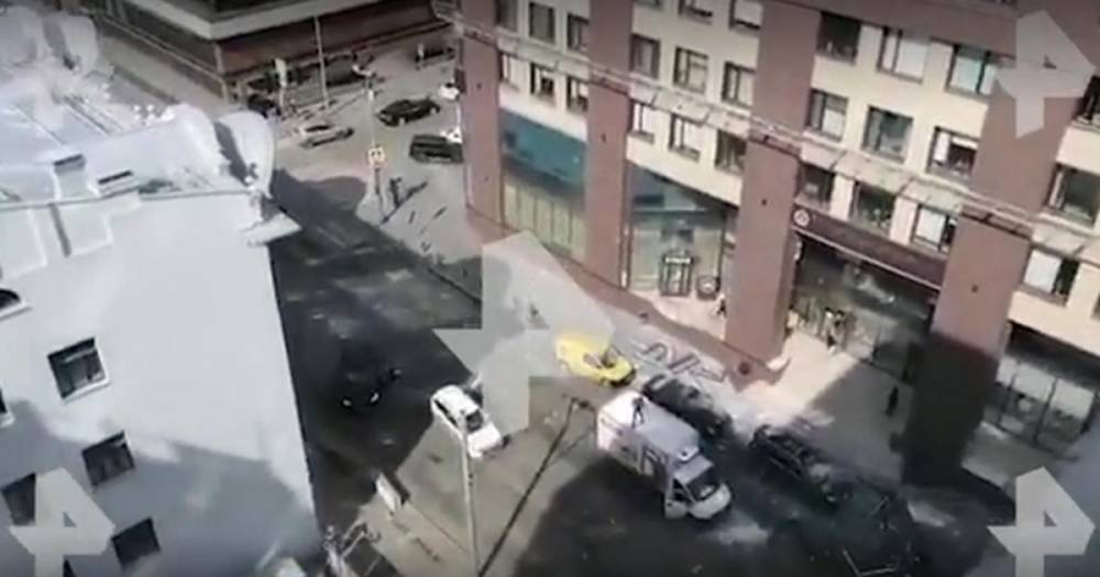 12 авто оказались повреждены в результате взрыва в центре Москвы