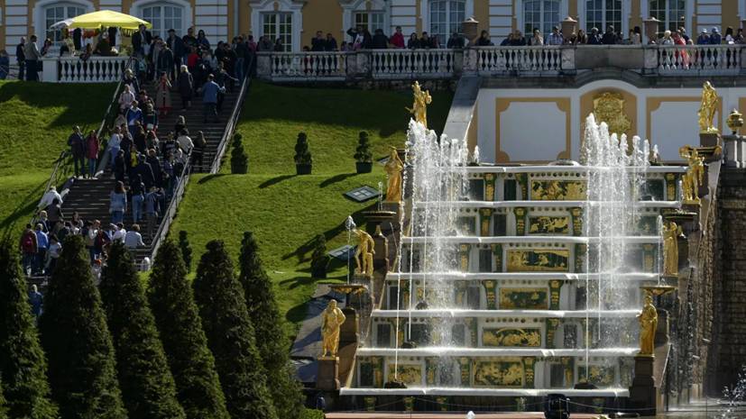 Запуск фонтанов в Петергофе перенесли из-за ситуации с коронавирусом