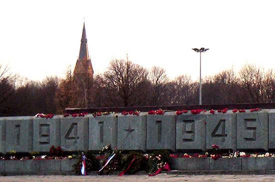 В Риге из-за коронавируса отменено празднование Дня Победы у Памятника освободителям