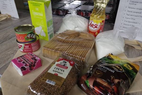 В Вологодской области начали выдавать продуктовые наборы школьникам, которые получали в школе бесплатное питание