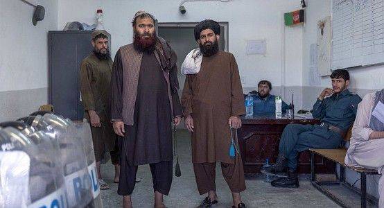 После долгого раздумья Кабул освободил 100 заключенных-талибов
