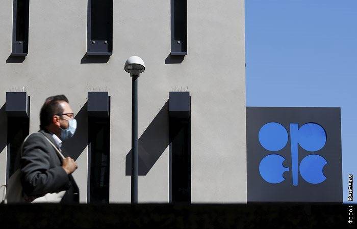 В ОПЕК+ задумались о сокращении добычи нефти на 10 млн б/с