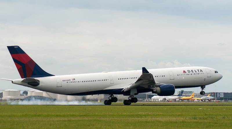 Delta «убирает» средние места в самолетах для социального дистанцирования