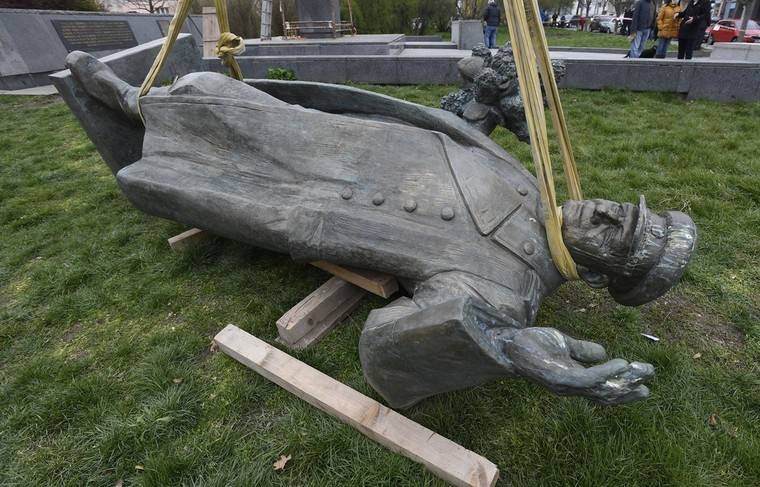 Минобороны призвало чехов передать РФ снесённый памятник маршалу Коневу