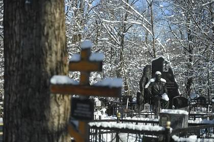 Москвичам предложили посещать кладбища дистанционно