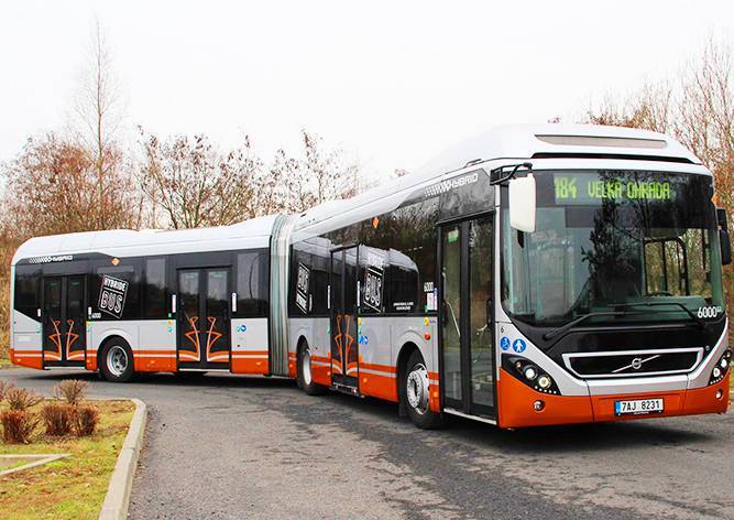 На улицы Праги вышел первый гибридный автобус