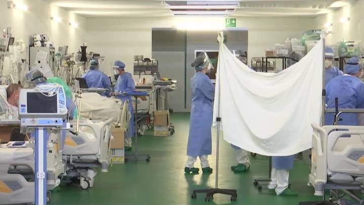 Российские военные медики нашли общий язык с персоналом и пациентами госпиталя в Бергамо