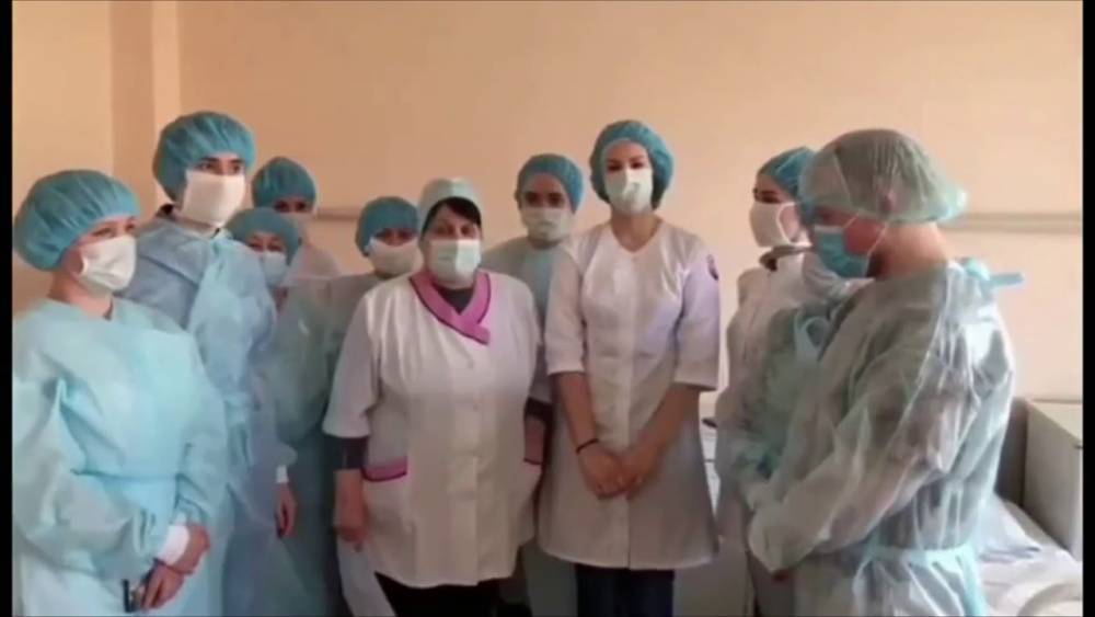 Из Покровской больницы в Петербурге уволились врачи, рассказавшие о нехватке средств защиты — «Фонтанка»