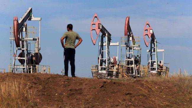 На 10 млн баррелей: страны ОПЕК+ начали сокращение нефтедобычи