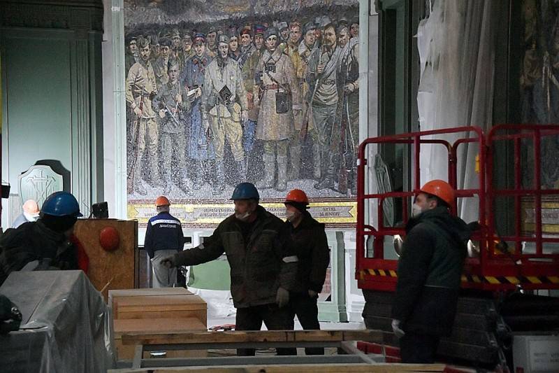 В РПЦ объяснили, почему демонтировали мозаику с Путиным из храма армии