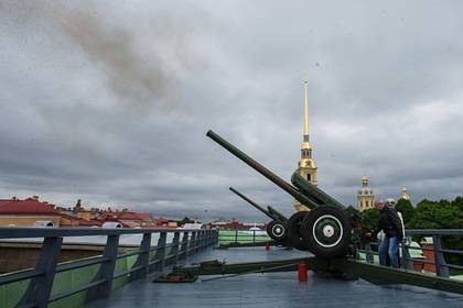 В Петербурге в честь Дня Победы устроят салют без фейерверка