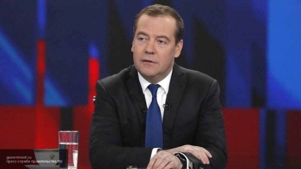 Медведев рассказал о возросшем спросе на новые формы занятости в РФ в связи с COVID-19