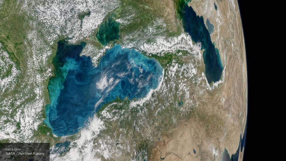 Жителям двух областей Украины запретили доступ к Черному и Азовскому морям из-за COVID-19