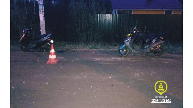 Два подростка на скутерах столкнулись в Кировском районе Ленобласти