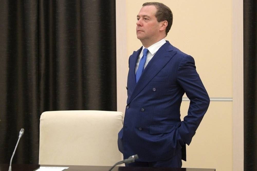 Медведев надеется на достаточно скорое снятие режима самоизоляции