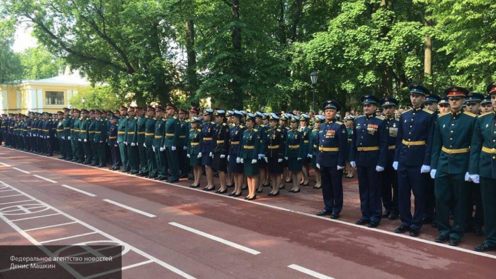 Вузы Минобороны РФ выпустят 1 600 молодых офицеров 9 мая