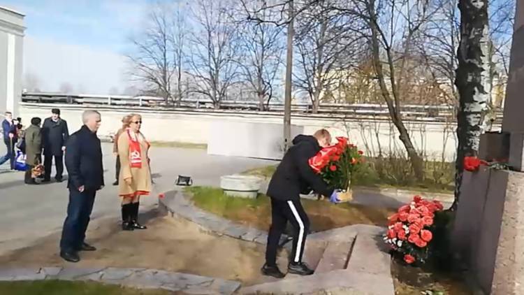 КПРФ нарушила постановление об обязательном ношении масок на маевке в Петербурге