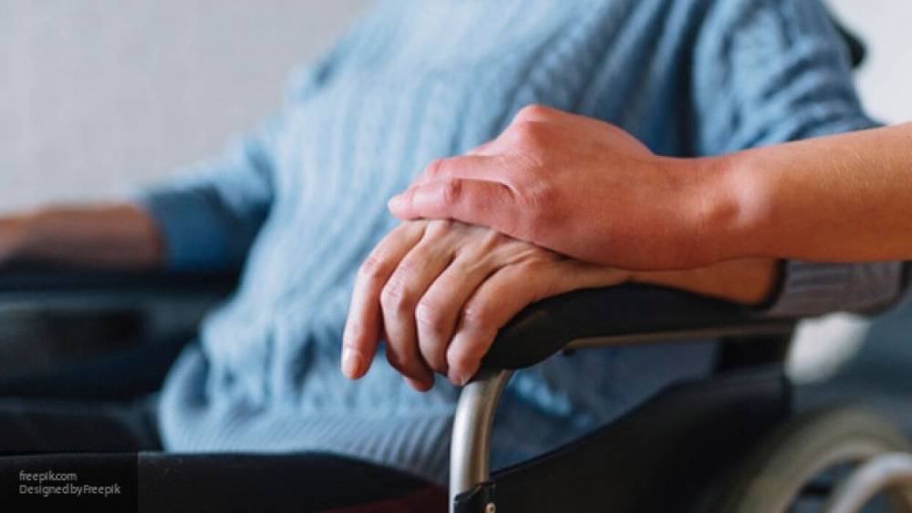 Английская медсестра помогла 13 постояльцам дома престарелых перебороть COVID-19