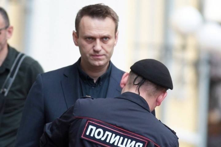 Навальный объяснил цензуру при подготовке дебатов с Захаровой