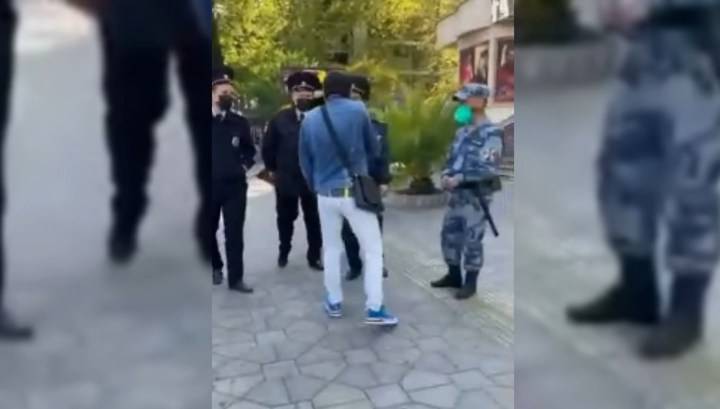 Осадившему полицейских жителю Сочи выписали штраф