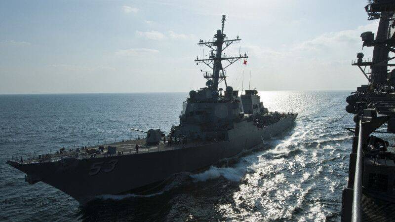 Иранские военные приказали "убраться" кораблям США в Персидском заливе
