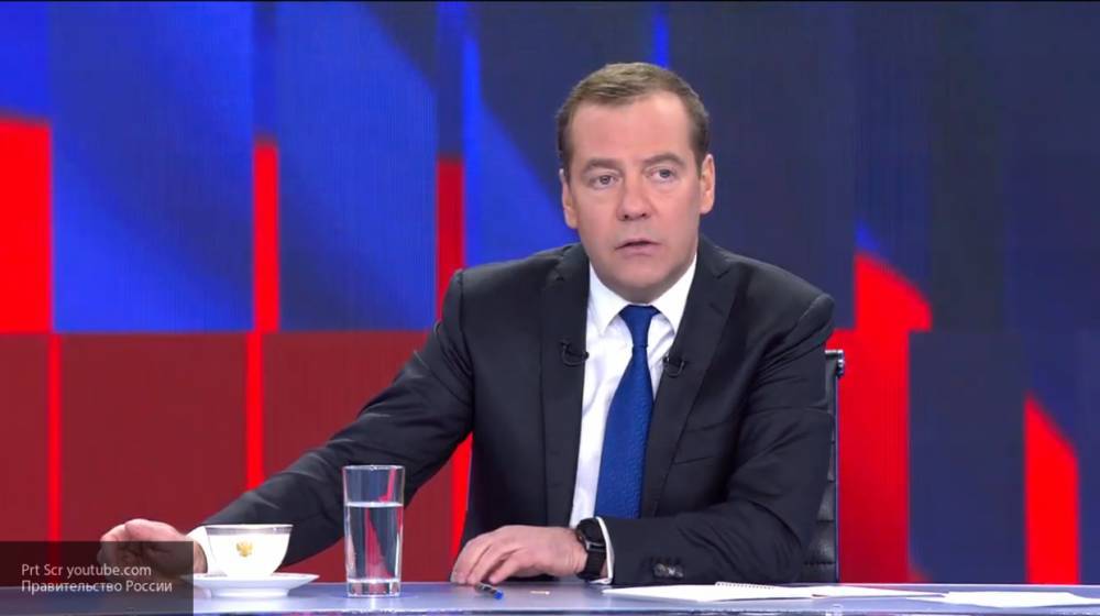 Медведев сообщил о совершенствовании трудового законодательства на фоне COVID-19