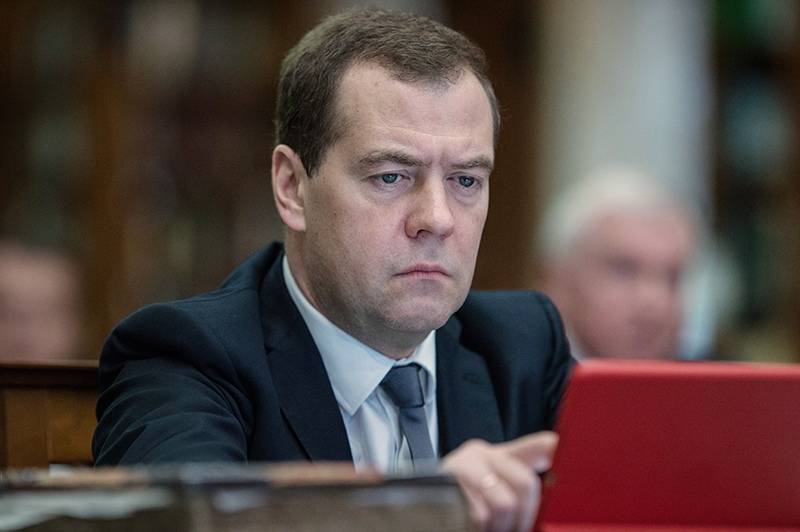 Медведев: пандемия сделает более востребованными новые формы занятости
